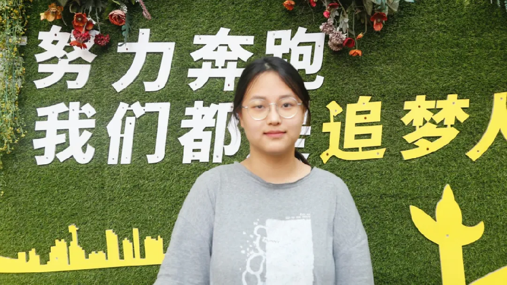 有這樣一位女孩，她懷揣對動漫的夢想，選擇來武漢新華電腦學校讀書，并且在這次第四屆2024-GCROSS國際創意大賽中獲得銀獎！個人介紹學生名字：姚修賢專業：影視動漫與游戲設計專業人生格言：敢于夢想，勇于夢想，這個世界永遠屬于追夢人。獲獎作品：訪談記錄篇Q為什么選擇武漢新華？報讀影視動漫與游戲制作專業？姚修賢同學